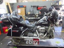 2018 Harley Electra Glide Ultra Classic FLHTCU Right Switch Control On Off Start